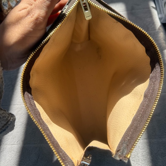 Louis Vuitton Monogram Toiletry Pouch 26 - Picture 10 of 14